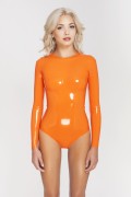 Белье из латекса оранжевый